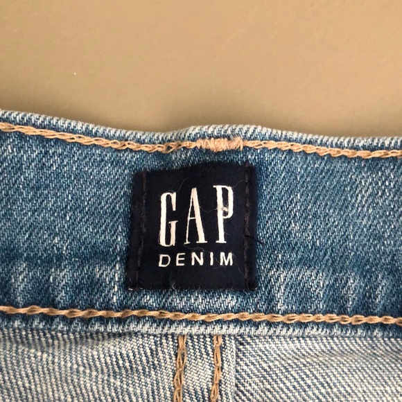 NWOT HIGH RISE CUTOFF SHORTS - Picture 4 of 6